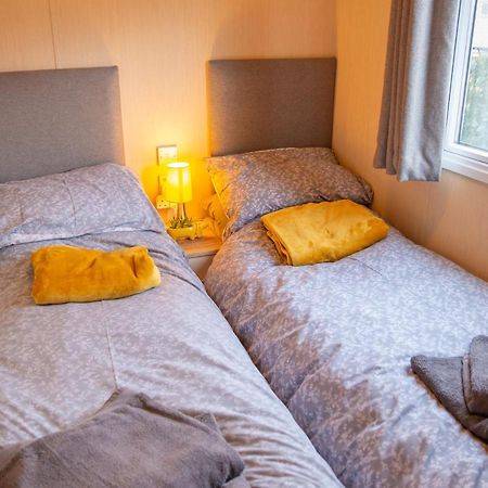 تاتيرشال Luxury Lancaster Lodge - The Best Hot Tub Getaway! المظهر الخارجي الصورة