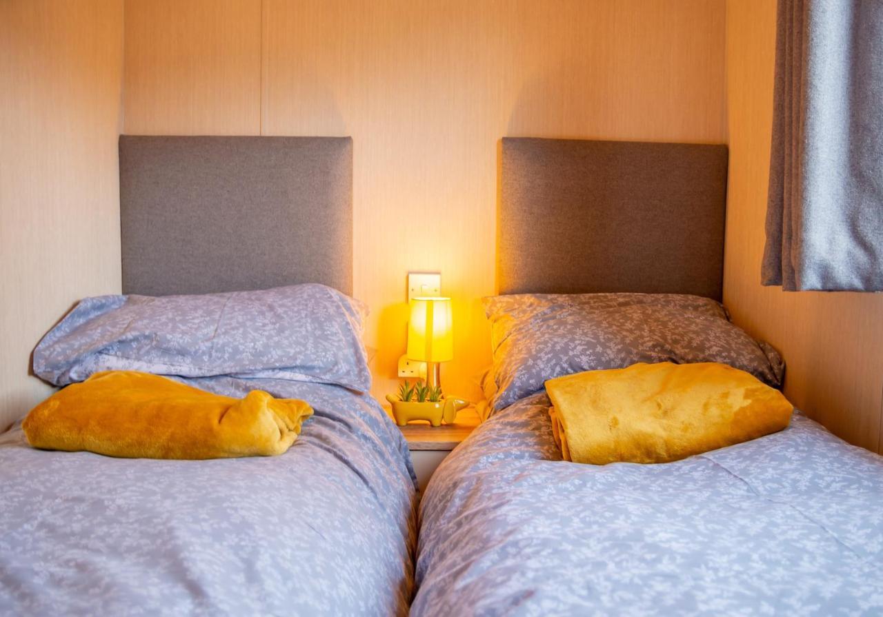 تاتيرشال Luxury Lancaster Lodge - The Best Hot Tub Getaway! المظهر الخارجي الصورة