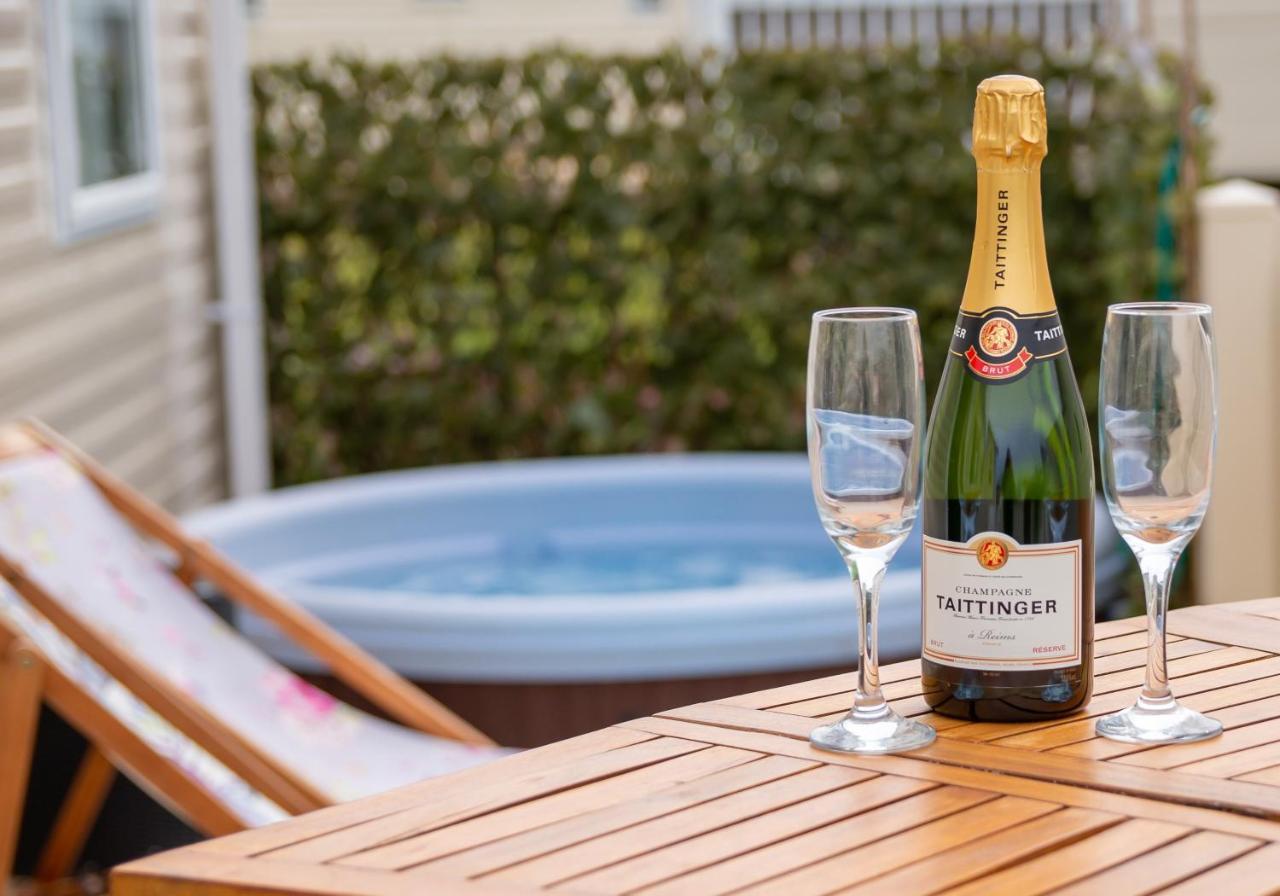 تاتيرشال Luxury Lancaster Lodge - The Best Hot Tub Getaway! المظهر الخارجي الصورة