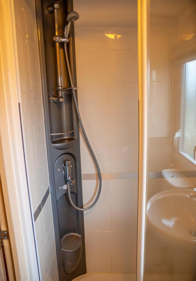 تاتيرشال Luxury Lancaster Lodge - The Best Hot Tub Getaway! المظهر الخارجي الصورة