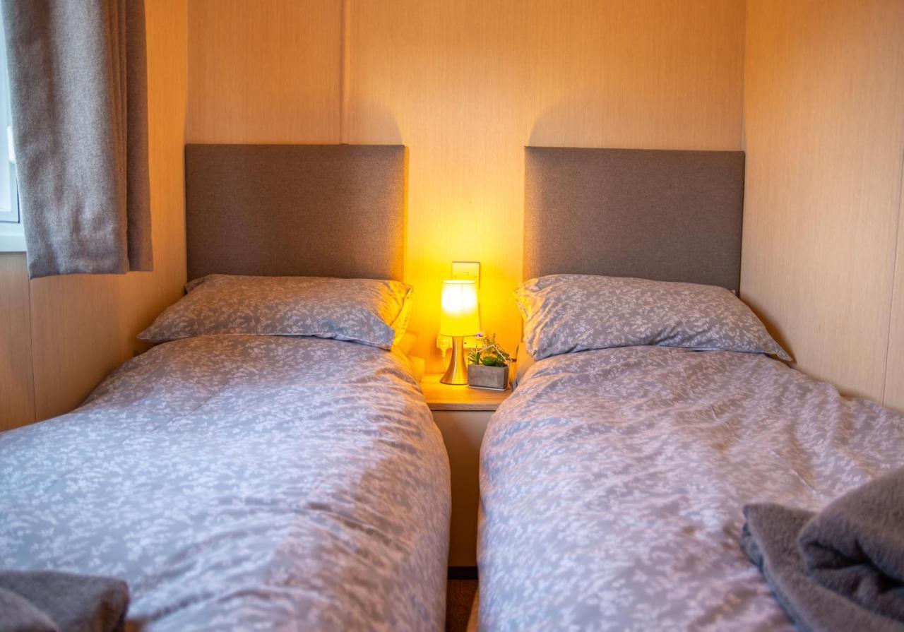 تاتيرشال Luxury Lancaster Lodge - The Best Hot Tub Getaway! المظهر الخارجي الصورة
